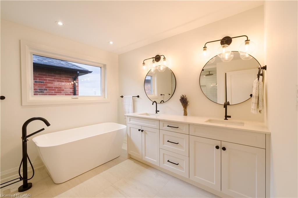 81 Homestead Way, Thorold, ON - Indoor Photo Showing Bathroom