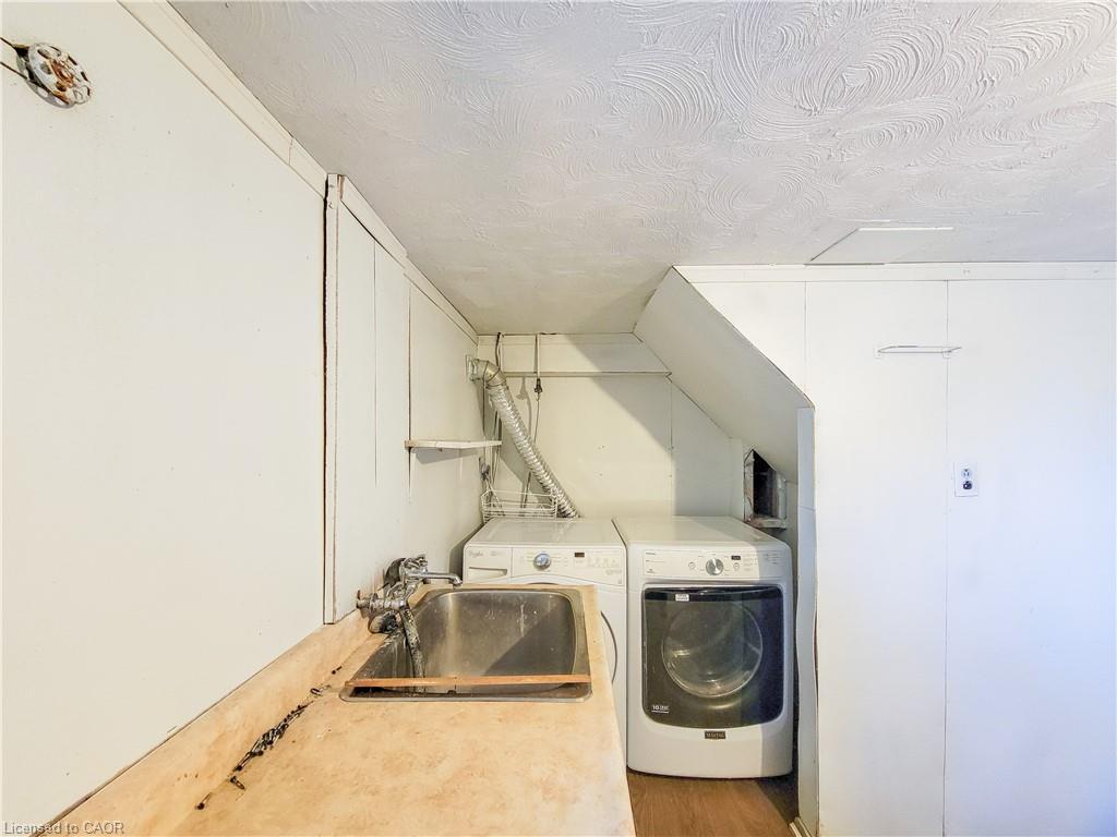 109 Terrace Drive, Hamilton, ON - Indoor Photo Showing Laundry Room