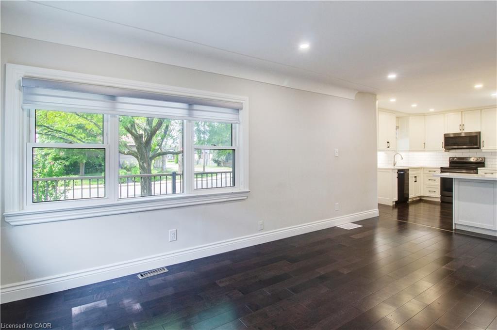 109 Terrace Drive, Hamilton, ON - Indoor Photo Showing Kitchen