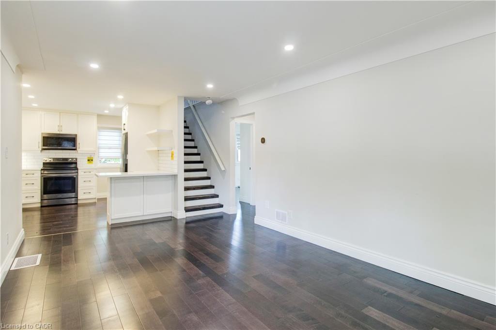 109 Terrace Drive, Hamilton, ON - Indoor Photo Showing Kitchen