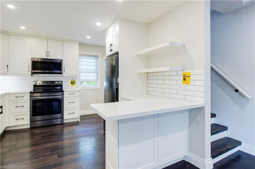 109 Terrace Drive, Hamilton, ON - Indoor Photo Showing Kitchen