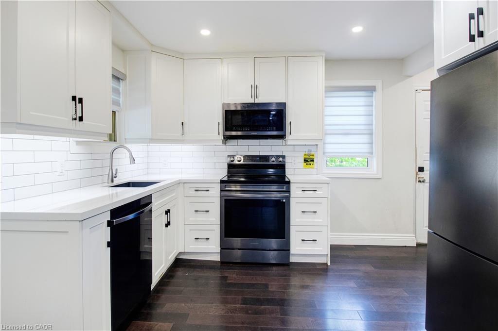 109 Terrace Drive, Hamilton, ON - Indoor Photo Showing Kitchen