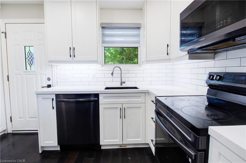 109 Terrace Drive, Hamilton, ON - Indoor Photo Showing Kitchen