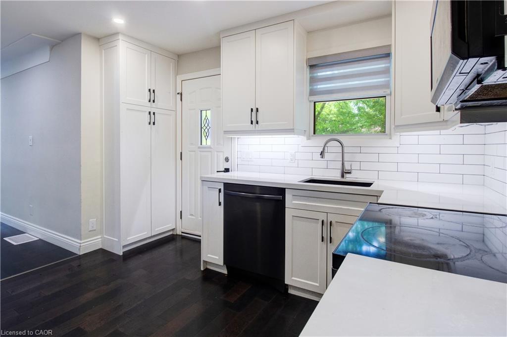 109 Terrace Drive, Hamilton, ON - Indoor Photo Showing Kitchen
