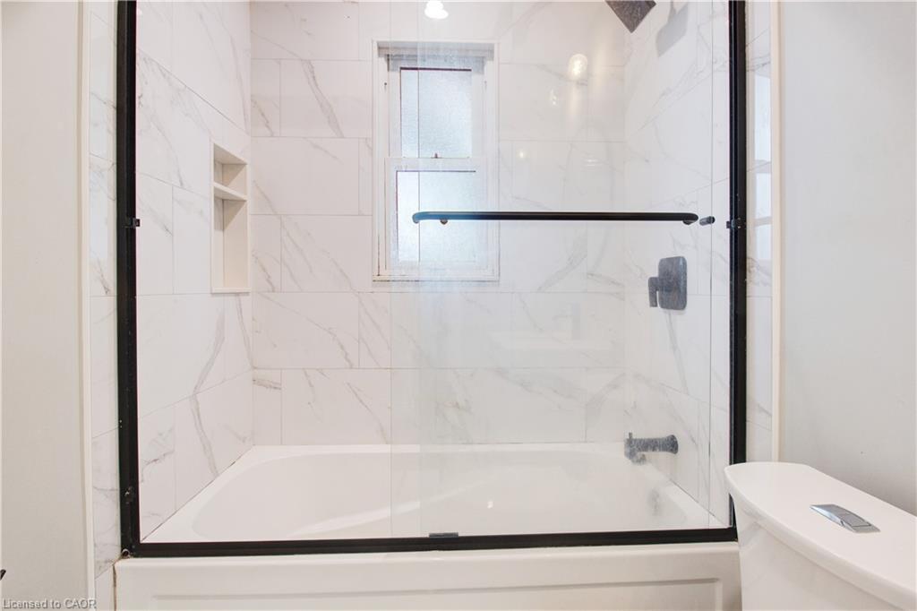 109 Terrace Drive, Hamilton, ON - Indoor Photo Showing Bathroom