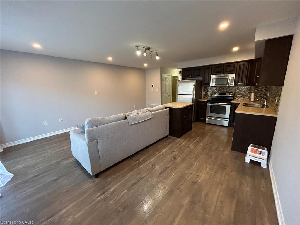 79-20 Mcconkey Crescent, Brantford, ON - Indoor Photo Showing Kitchen