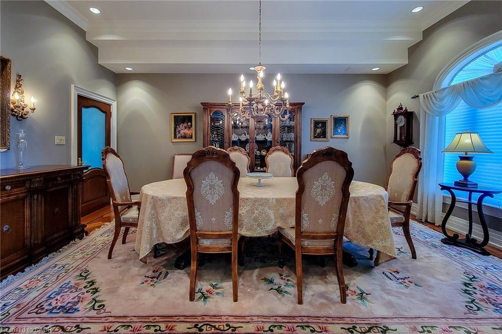 499 Scenic Drive, Hamilton, ON - Indoor Photo Showing Dining Room