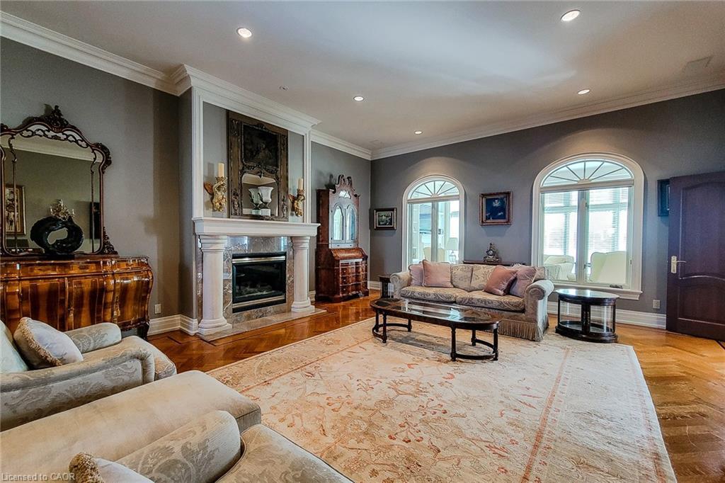 499 Scenic Drive, Hamilton, ON - Indoor Photo Showing Living Room With Fireplace