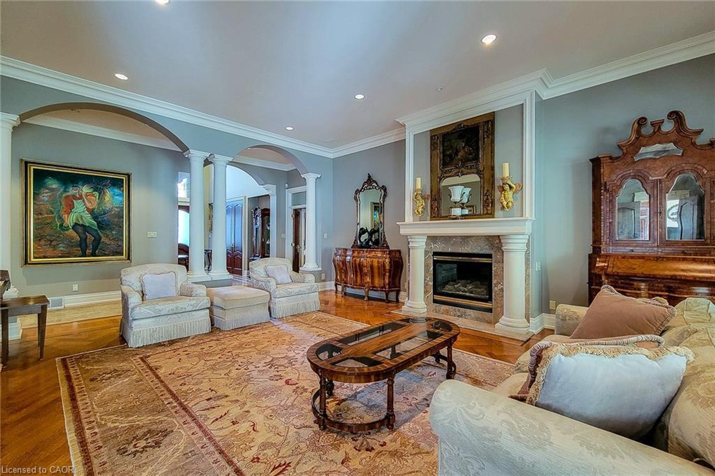 499 Scenic Drive, Hamilton, ON - Indoor Photo Showing Living Room With Fireplace