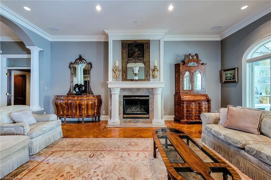 499 Scenic Drive, Hamilton, ON - Indoor Photo Showing Living Room With Fireplace