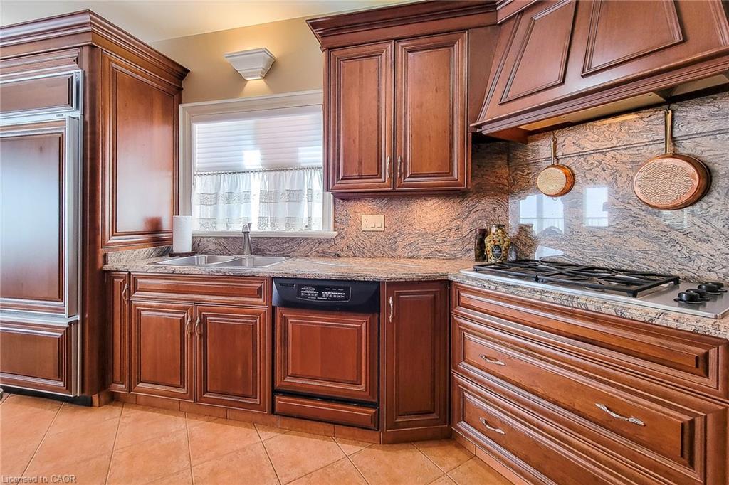 499 Scenic Drive, Hamilton, ON - Indoor Photo Showing Kitchen
