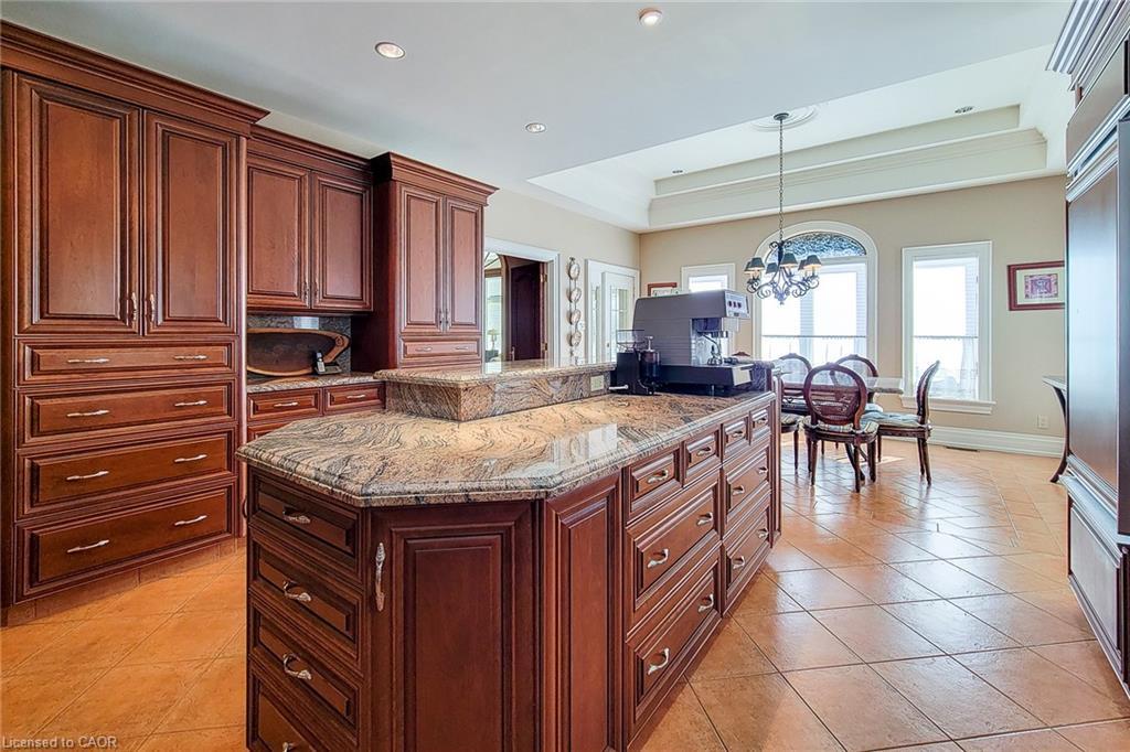 499 Scenic Drive, Hamilton, ON - Indoor Photo Showing Kitchen