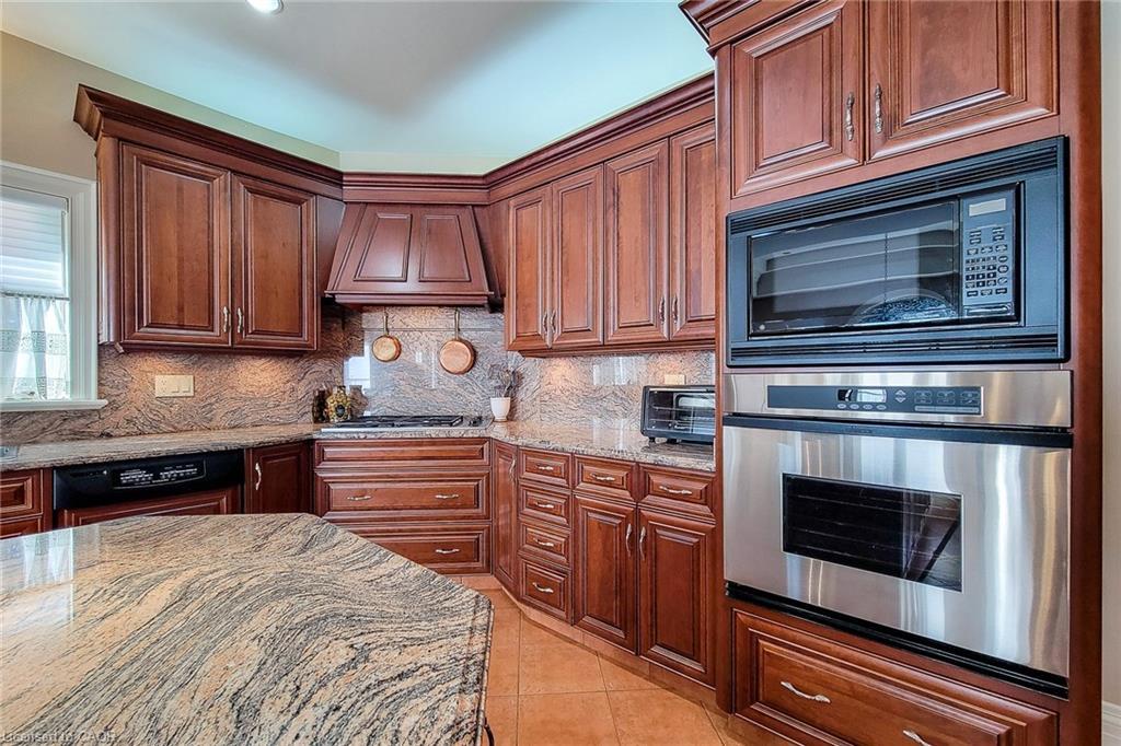 499 Scenic Drive, Hamilton, ON - Indoor Photo Showing Kitchen