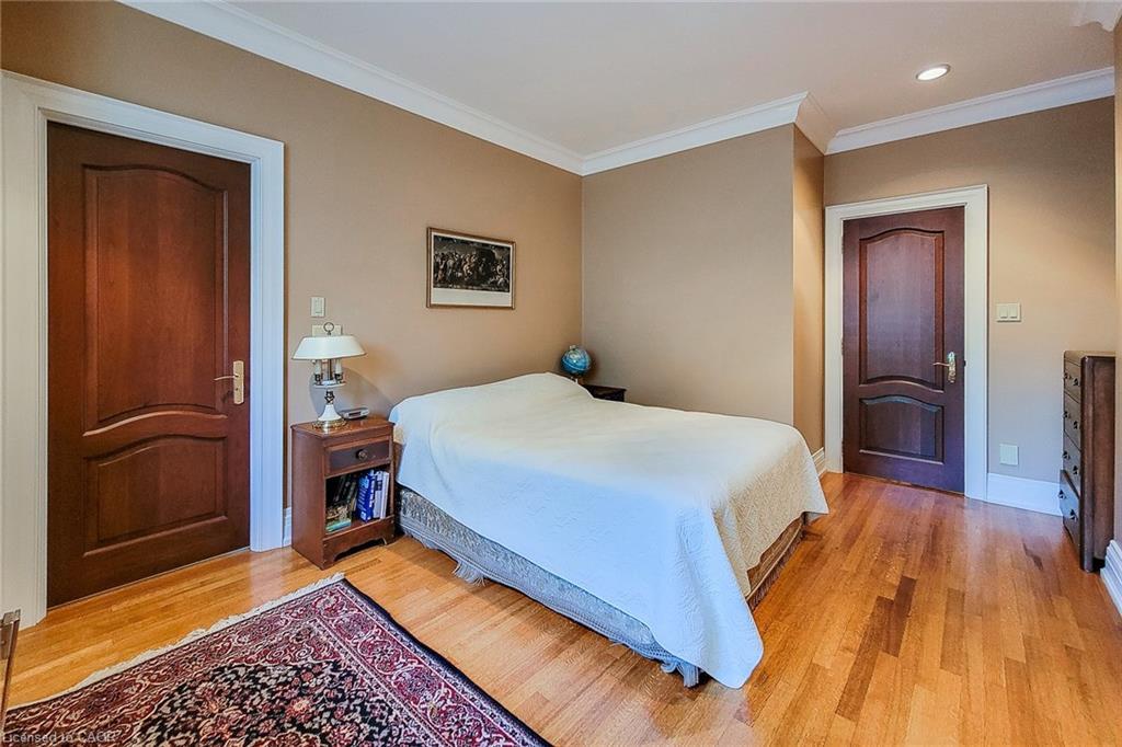 499 Scenic Drive, Hamilton, ON - Indoor Photo Showing Bedroom