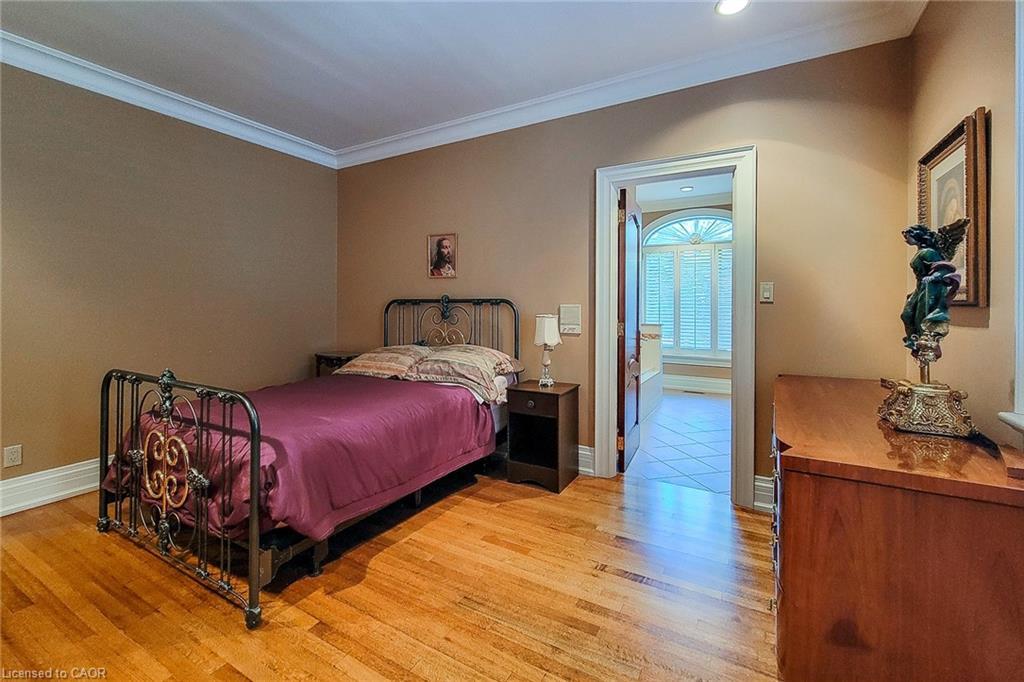 499 Scenic Drive, Hamilton, ON - Indoor Photo Showing Bedroom