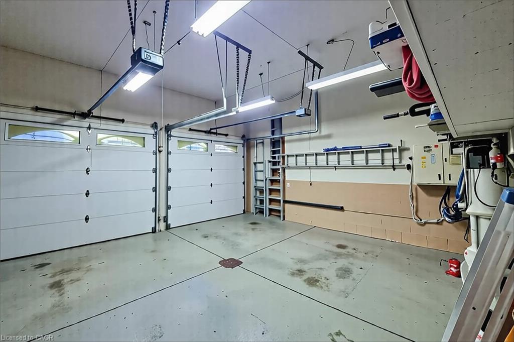 499 Scenic Drive, Hamilton, ON - Indoor Photo Showing Garage