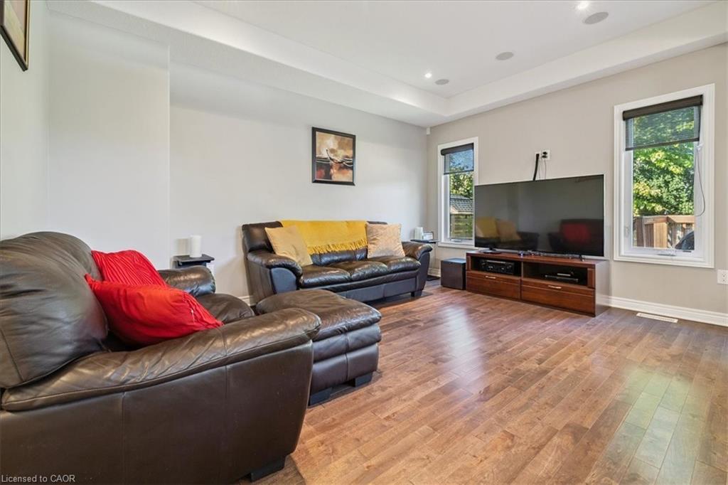 6991 Optimist Lane, Niagara Falls, ON - Indoor Photo Showing Living Room