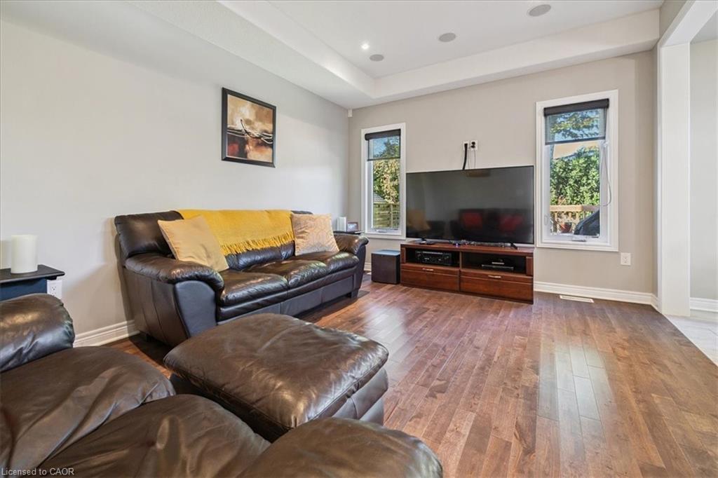6991 Optimist Lane, Niagara Falls, ON - Indoor Photo Showing Living Room