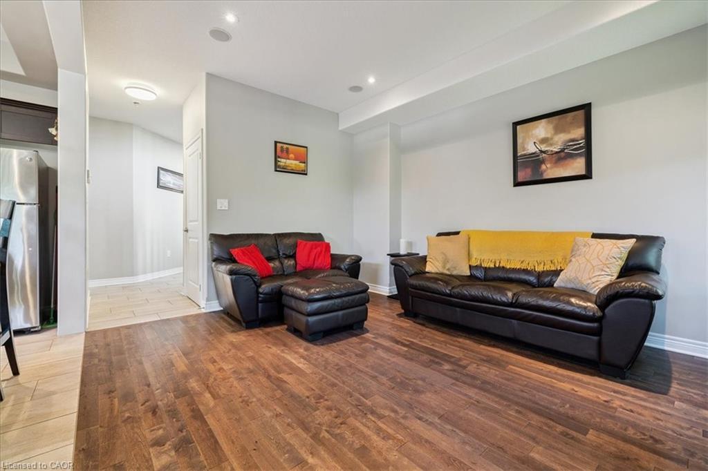 6991 Optimist Lane, Niagara Falls, ON - Indoor Photo Showing Living Room