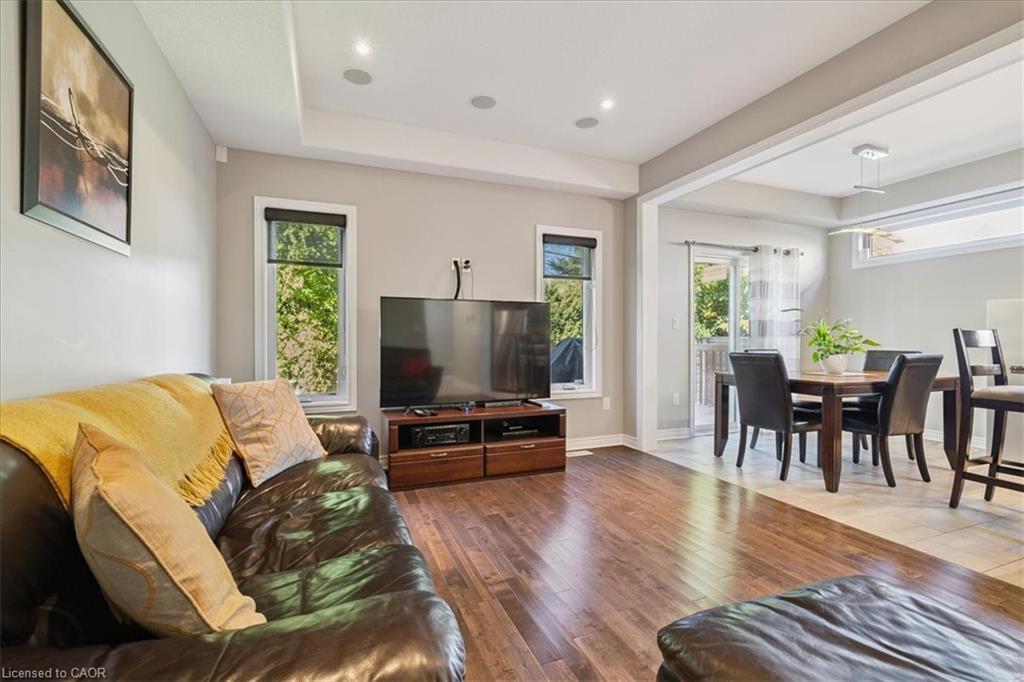 6991 Optimist Lane, Niagara Falls, ON - Indoor Photo Showing Living Room