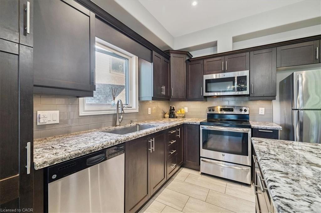 6991 Optimist Lane, Niagara Falls, ON - Indoor Photo Showing Kitchen With Upgraded Kitchen