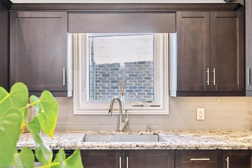 6991 Optimist Lane, Niagara Falls, ON - Indoor Photo Showing Kitchen