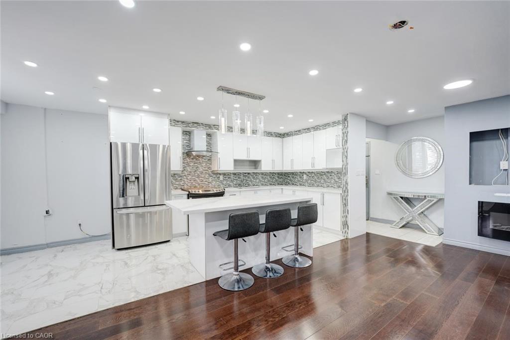 206-10 Edgecliff Golfway, North York, ON - Indoor Photo Showing Other Room With Fireplace