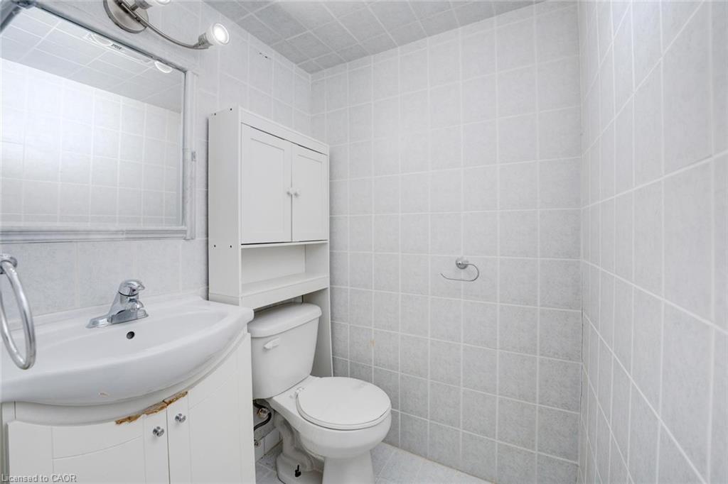 206-10 Edgecliff Golfway, North York, ON - Indoor Photo Showing Bathroom