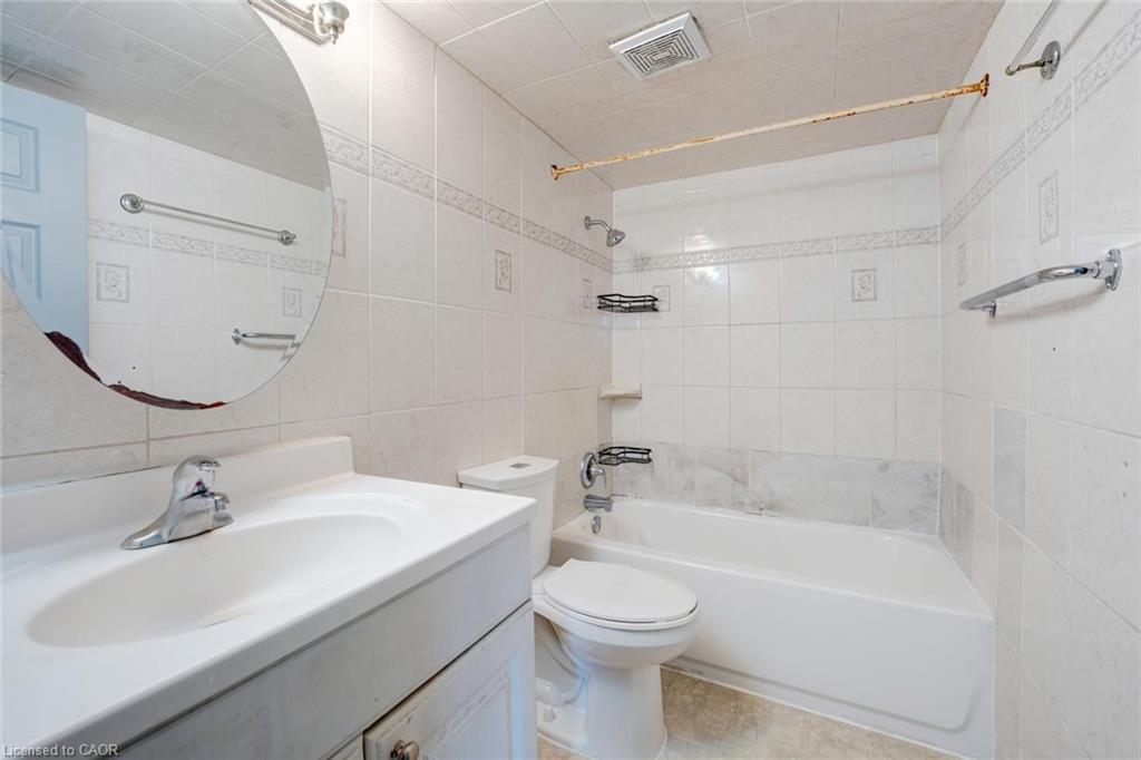 206-10 Edgecliff Golfway, North York, ON - Indoor Photo Showing Bathroom