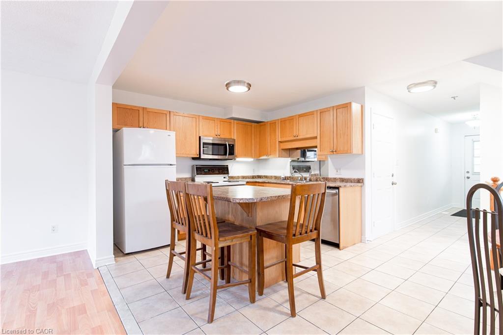 Room 2-119 Summers Drive, Thorold, ON - Indoor Photo Showing Kitchen