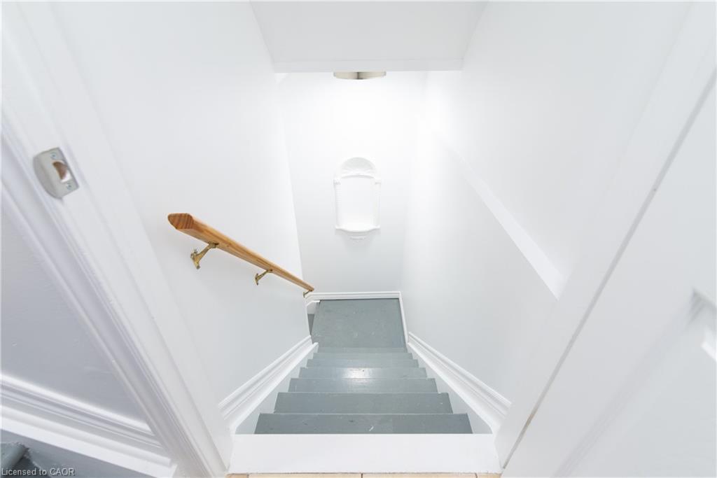 Room 2-119 Summers Drive, Thorold, ON - Indoor Photo Showing Other Room