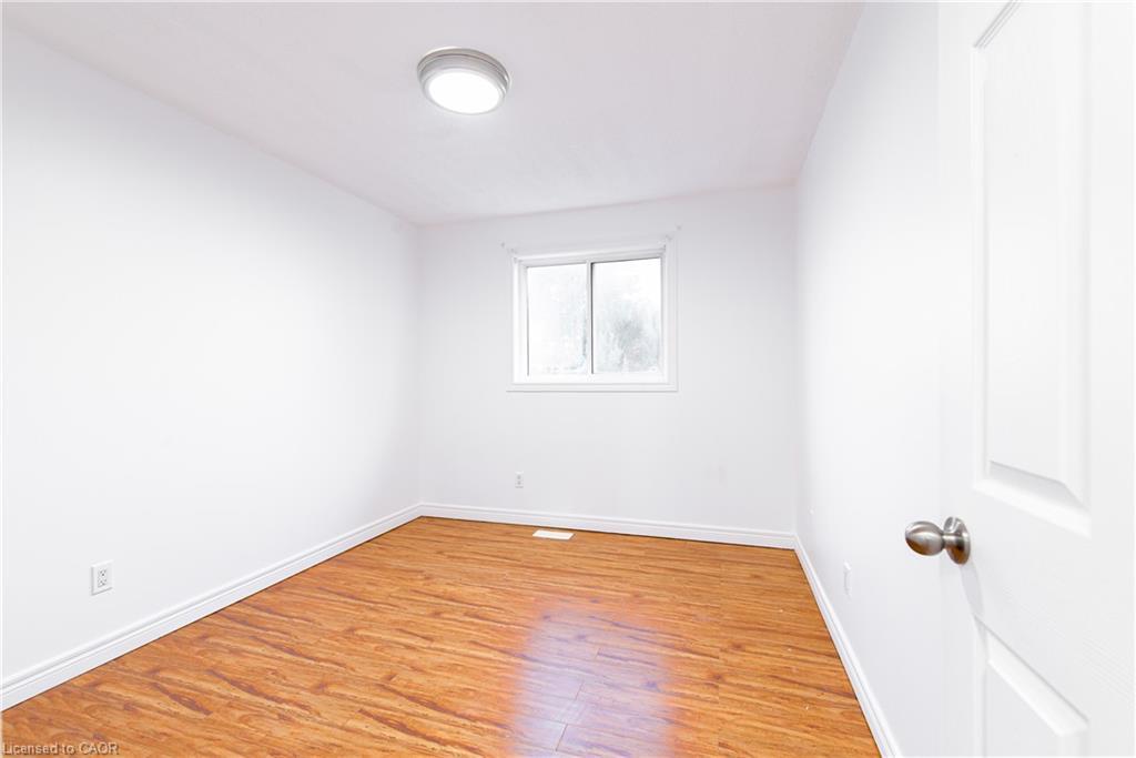 Room 2-119 Summers Drive, Thorold, ON - Indoor Photo Showing Other Room