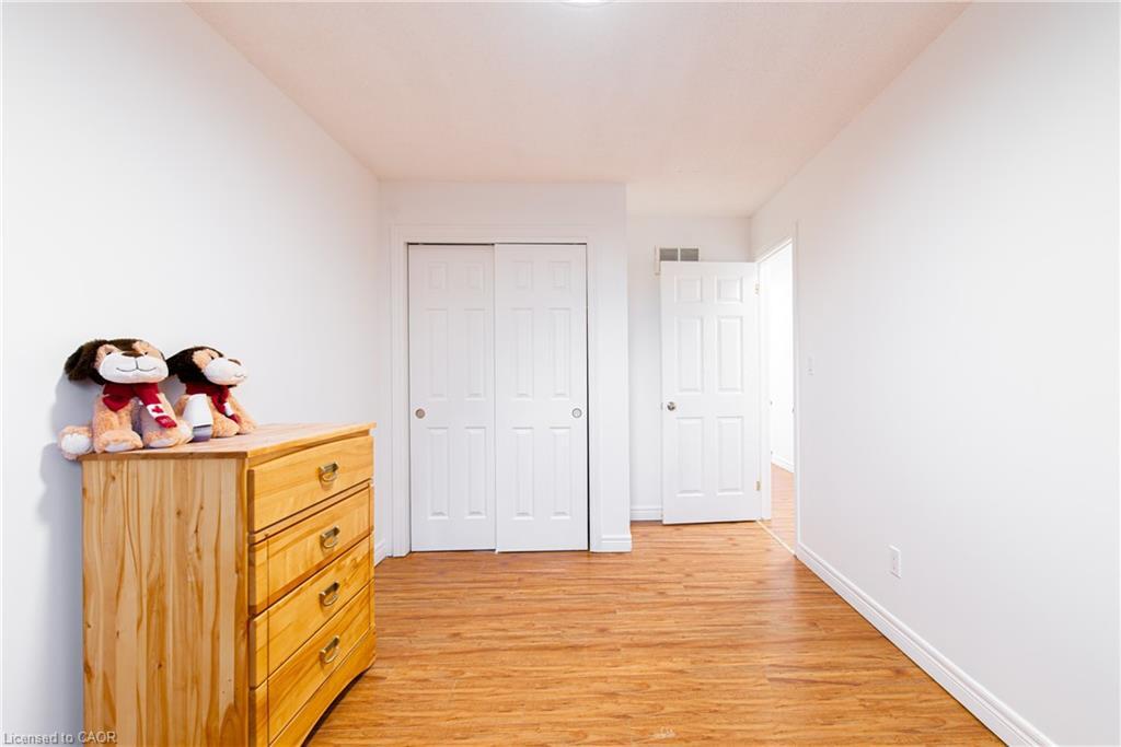 Room 2-119 Summers Drive, Thorold, ON - Indoor