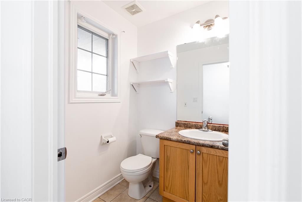 Room 2-119 Summers Drive, Thorold, ON - Indoor Photo Showing Bathroom