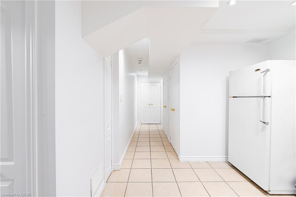 Room 3-119 Summers Drive, Thorold, ON - Indoor Photo Showing Other Room