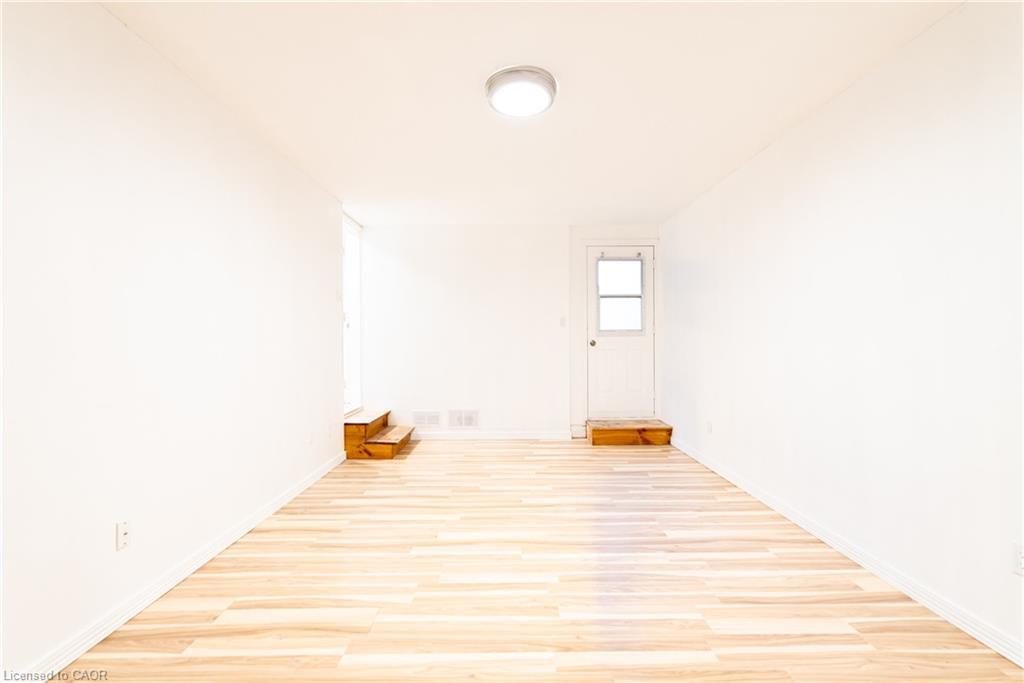 Room 3-119 Summers Drive, Thorold, ON - Indoor Photo Showing Other Room