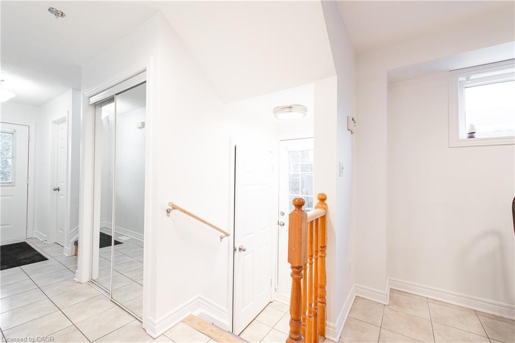 Room 4-119 Summers Drive, Thorold, ON - Indoor Photo Showing Other Room