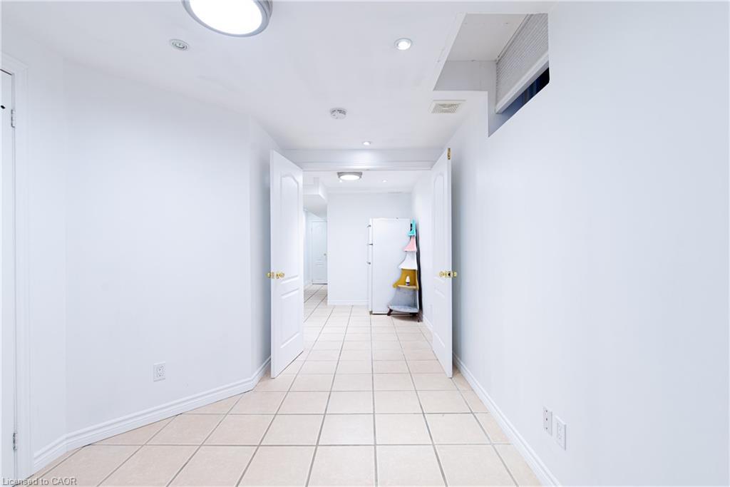 Room 4-119 Summers Drive, Thorold, ON - Indoor Photo Showing Other Room