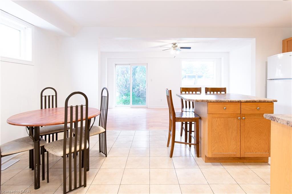 Room 4-119 Summers Drive, Thorold, ON - Indoor Photo Showing Dining Room