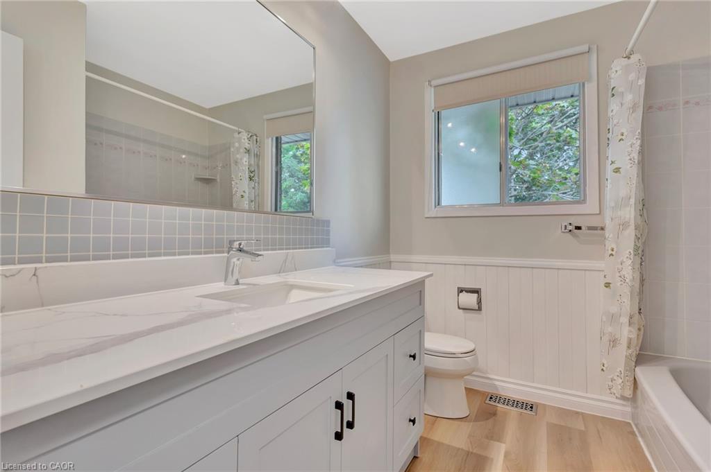 528 Havelock Drive, Waterloo, ON - Indoor Photo Showing Bathroom
