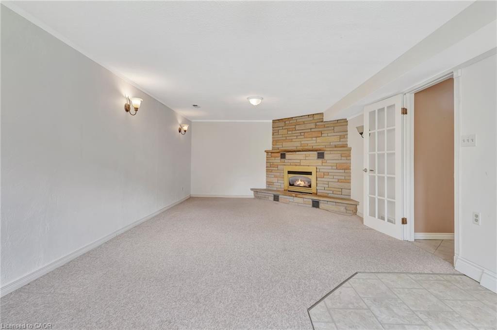 528 Havelock Drive, Waterloo, ON - Indoor With Fireplace