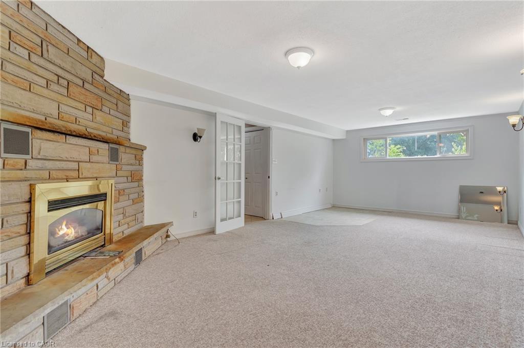 528 Havelock Drive, Waterloo, ON - Indoor With Fireplace