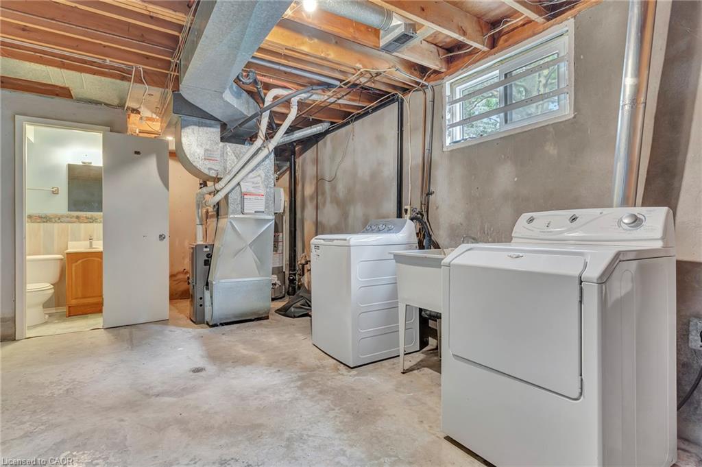 528 Havelock Drive, Waterloo, ON - Indoor Photo Showing Laundry Room