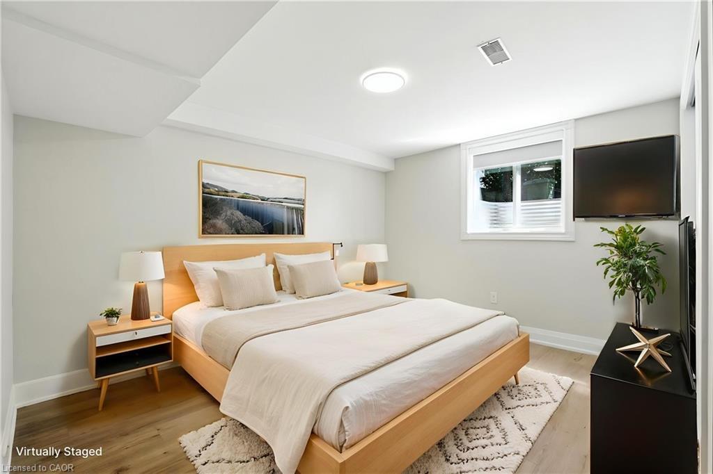 929 Upper Ottawa Street, Hamilton, ON - Indoor Photo Showing Bedroom