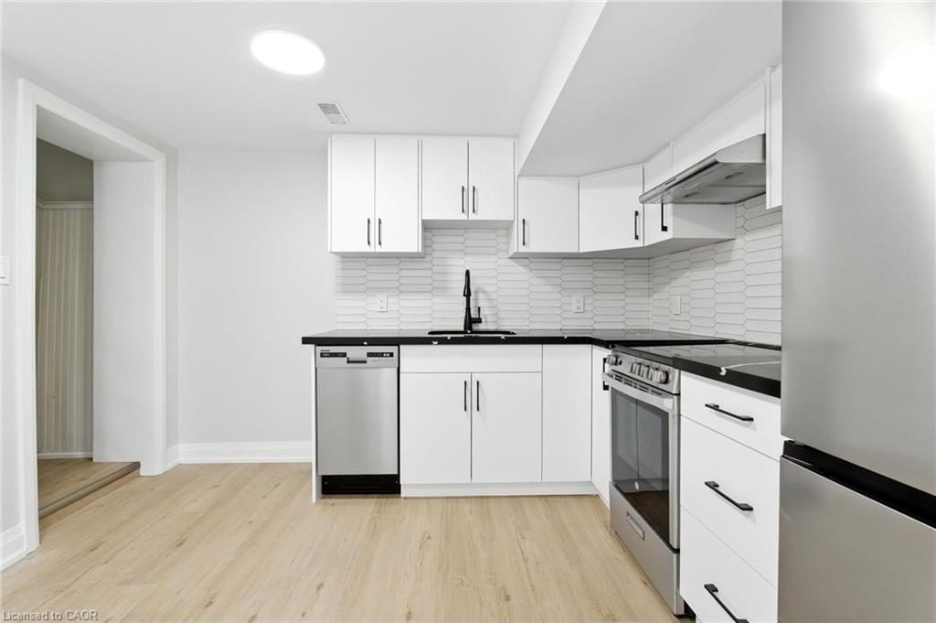 929 Upper Ottawa Street, Hamilton, ON - Indoor Photo Showing Kitchen With Stainless Steel Kitchen With Upgraded Kitchen