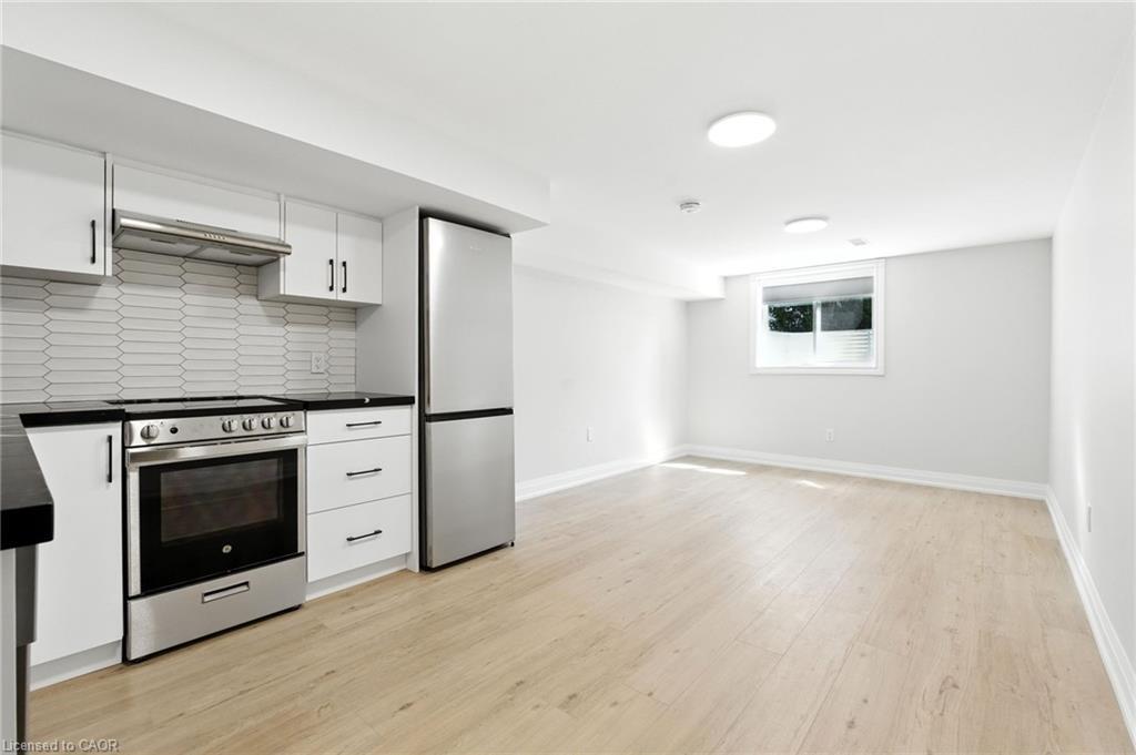 929 Upper Ottawa Street, Hamilton, ON - Indoor Photo Showing Kitchen With Stainless Steel Kitchen With Upgraded Kitchen
