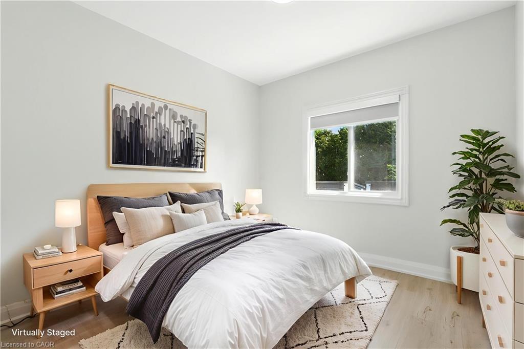929 Upper Ottawa Street, Hamilton, ON - Indoor Photo Showing Bedroom