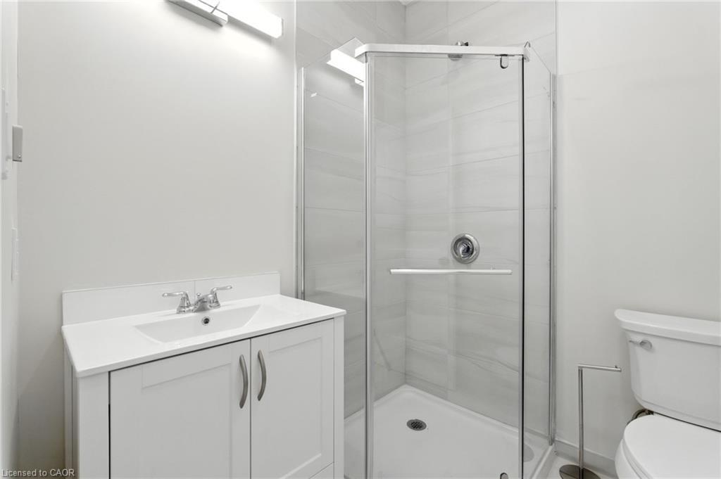 929 Upper Ottawa Street, Hamilton, ON - Indoor Photo Showing Bathroom