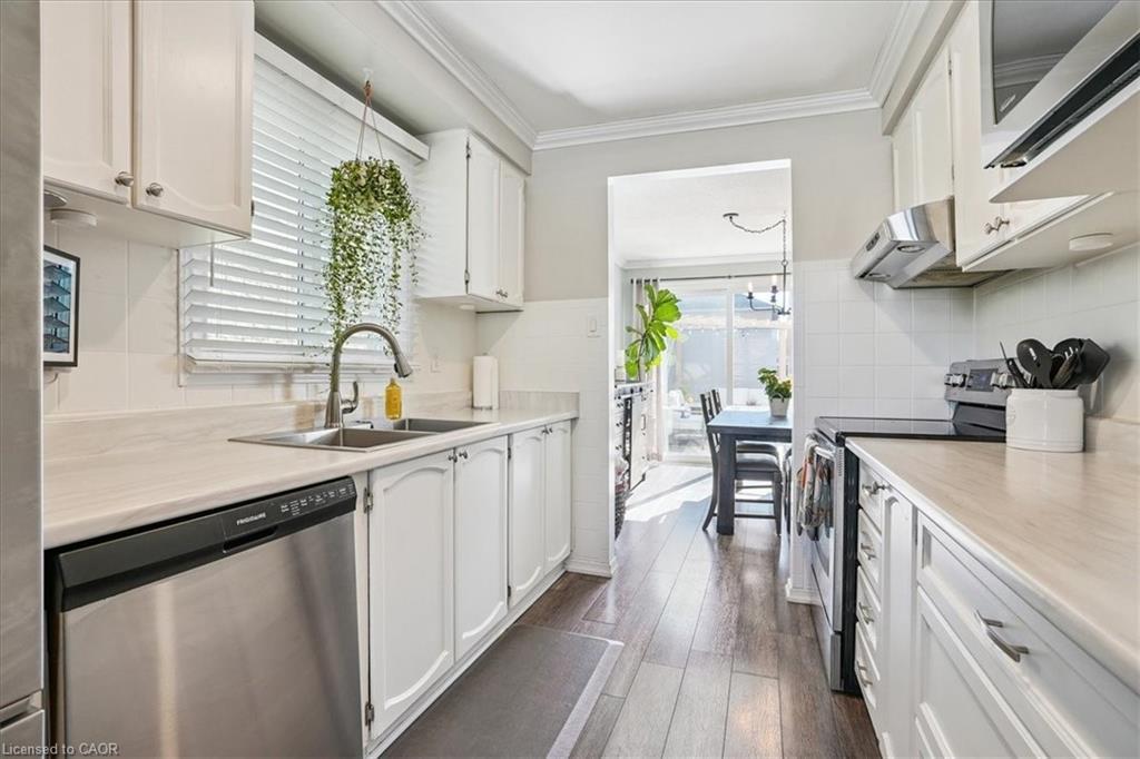 307 Highridge Avenue, Hamilton, ON - Indoor Photo Showing Kitchen With Double Sink