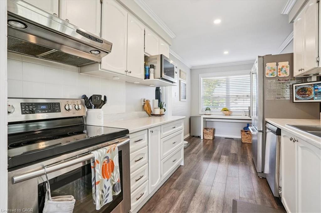 307 Highridge Avenue, Hamilton, ON - Indoor Photo Showing Kitchen With Upgraded Kitchen